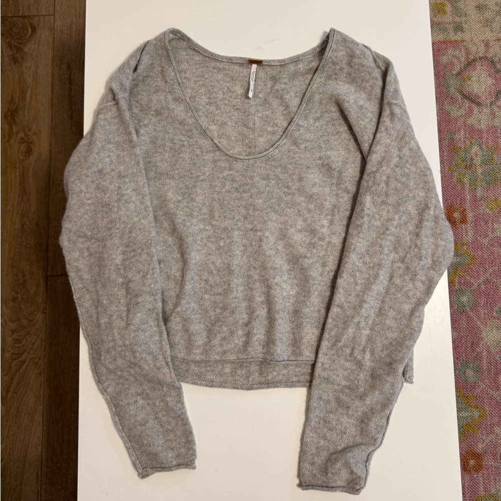 Free people gorgeous grey 100% cashmere sweater size S